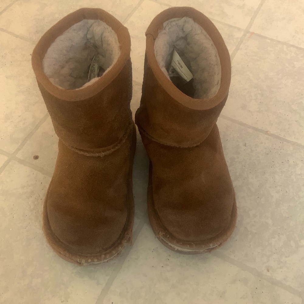 Toddler Uggs by koolaburra